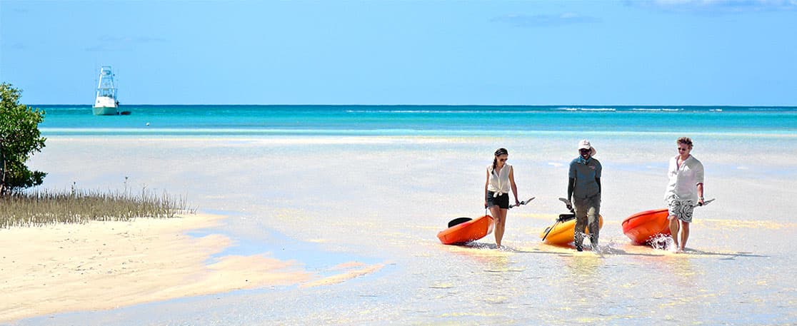 Bahamian Ambassador sharing a kayaking spot with a visiting couple.