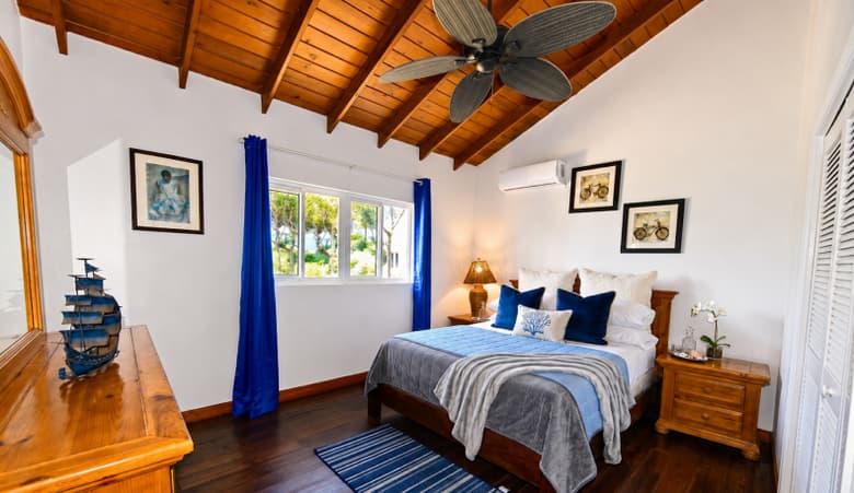 Curly's Beach Resort | myoutislands.com