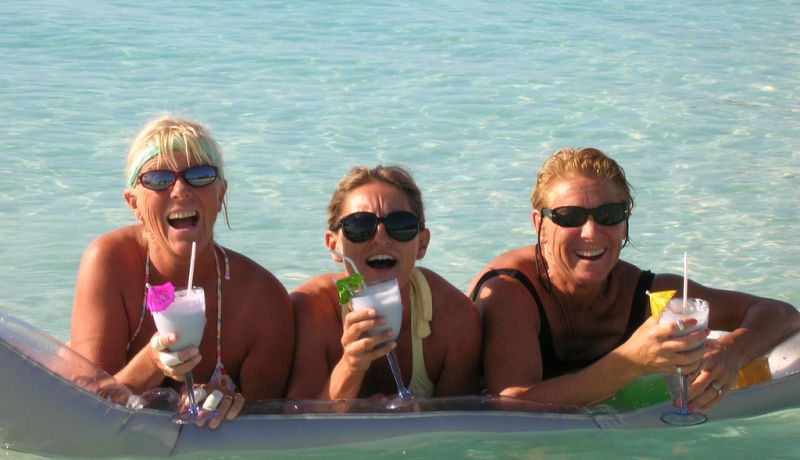 Blog | 4 booze-filled activities for holiday beaching | caribbeantravel.com