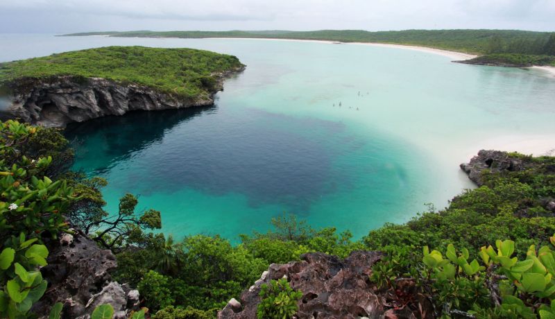 Blog | Nassau or the Out Islands? Take the blue hole challenge | caribbeantravel.com