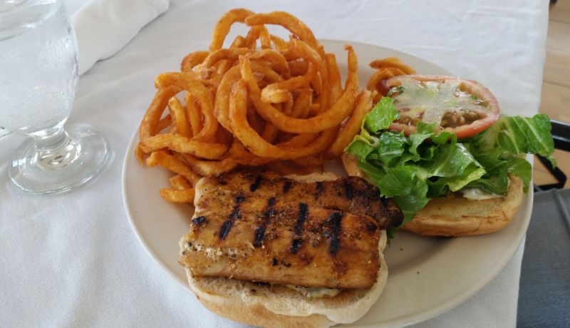 Blog | Seafood is the star of a juicy Bahamian burger | caribbeantravel.com