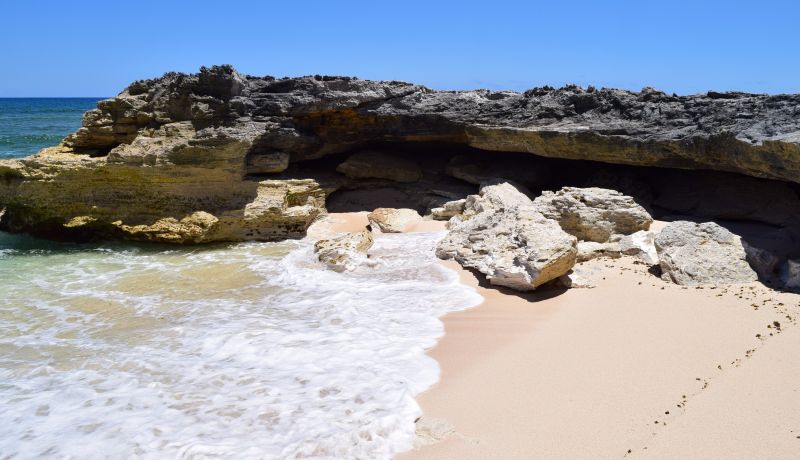 Blog | Shoreline caves and hidden beaches in Central Eleuthera | caribbeantravel.com